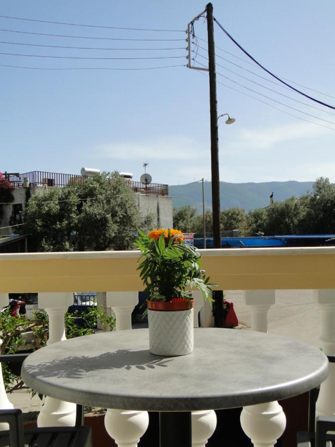 Chrysanthe'S Apartments No2 Poros Town Exterior foto